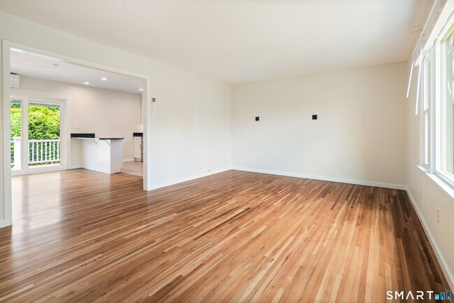 Building Photo - 54 Cross St