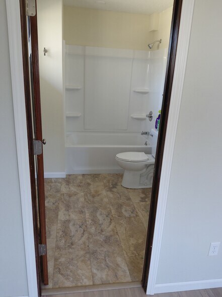 Both baths havez - 813 Eastmoor Dr