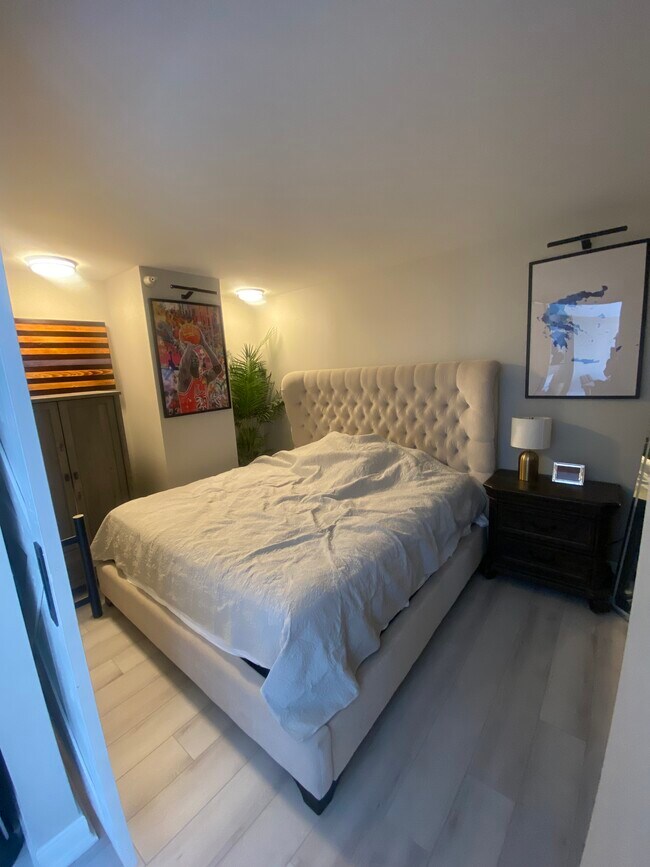 Building Photo - 545 N Dearborn St