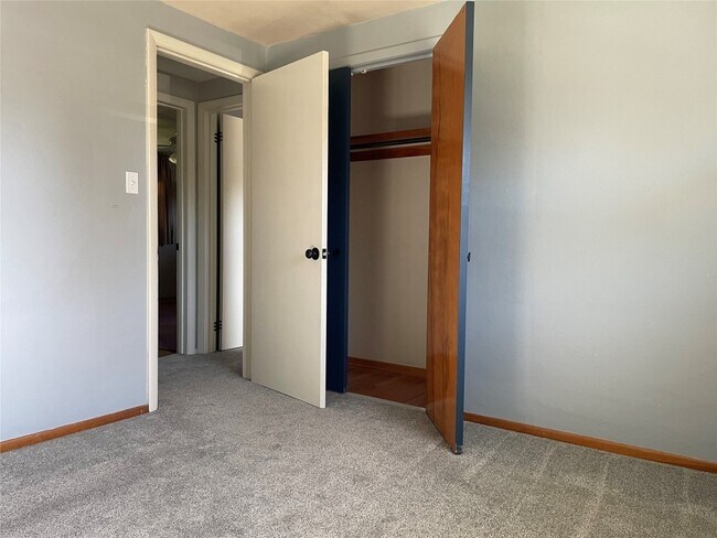 Building Photo - 524 Winston Dr