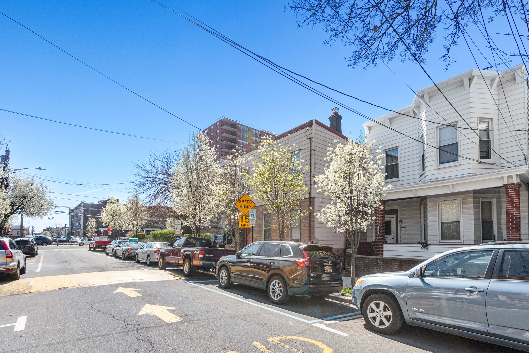 Building Photo - 711 6th St