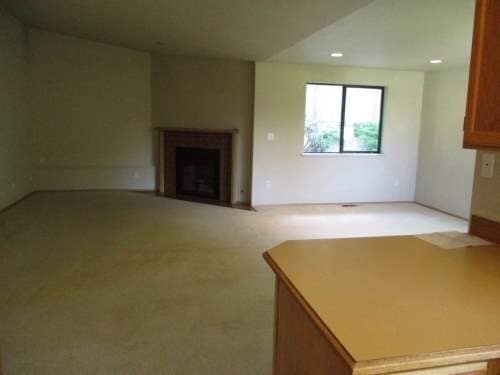Building Photo - 2 Bedroom 1 Bathroom Rambler walking dista...