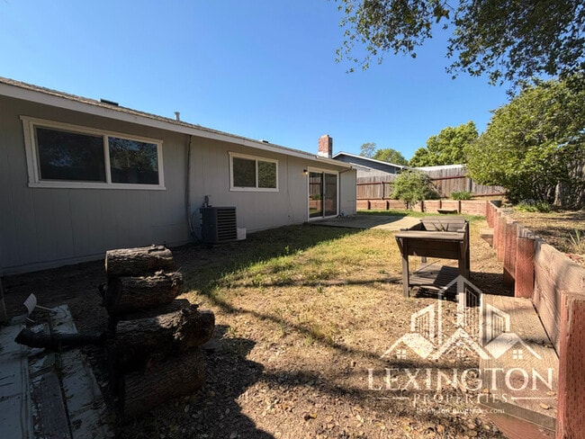 Building Photo - Lovely, 3BD/2BA, Home in Desirable Orangevale Neighborhood, Almond Acres, off Oak Ave. and Hickory!