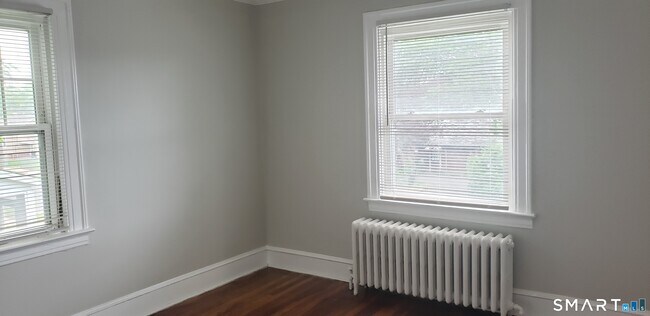 Building Photo - 54 Lambert St