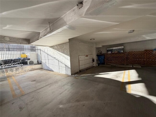 Building Photo - 911 N Beaudry Ave