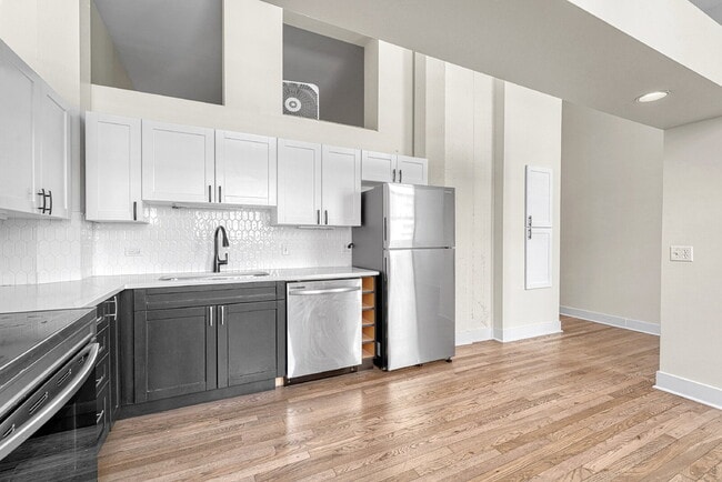 Building Photo - $1,550.00, 1 bed1 bath Updated Condo located in the heart of Denver