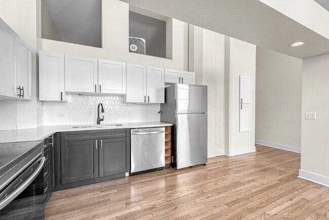 Building Photo - $1,895.00, 1 bed1 bath Updated Condo locat...
