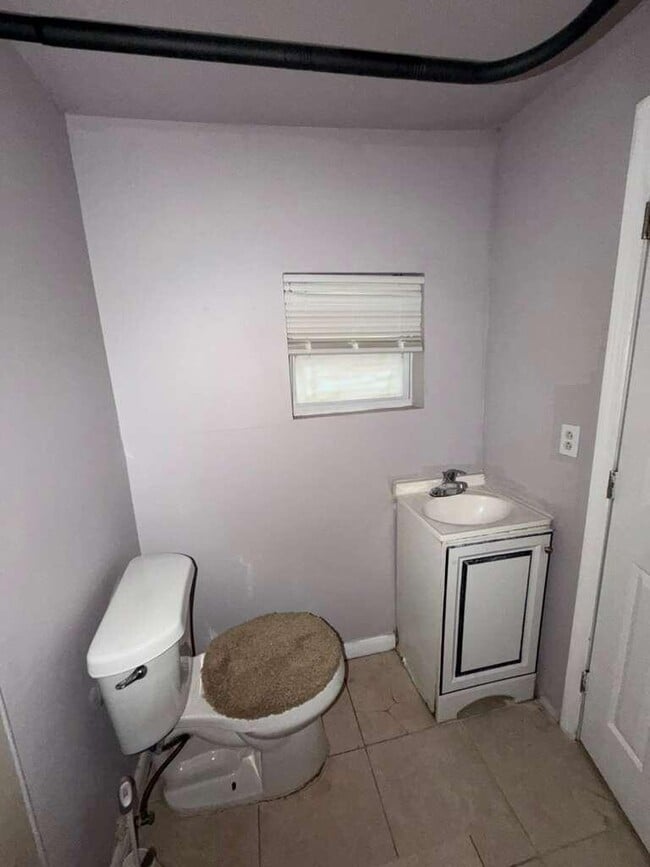 Building Photo - 701 N 9th St