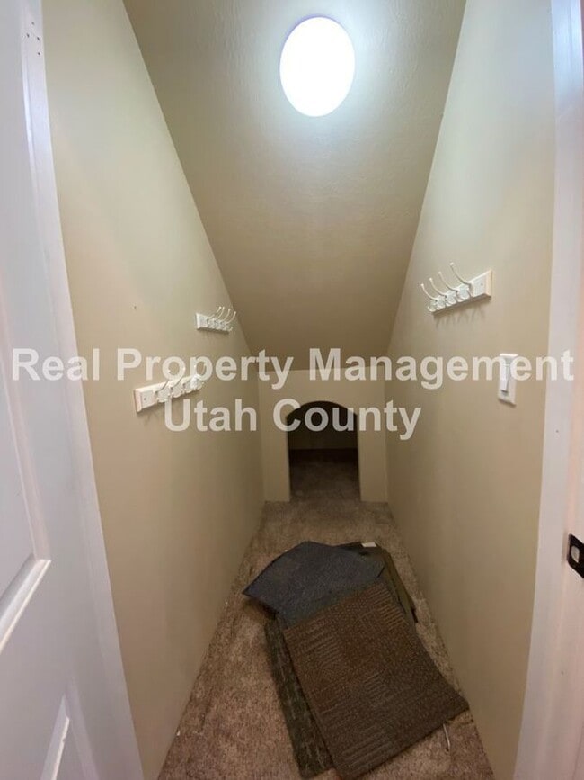 Building Photo - 1769 S 700 W