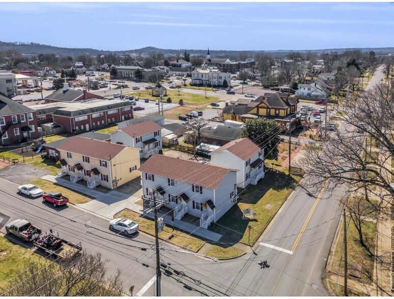Building Photo - 219 W Flower St