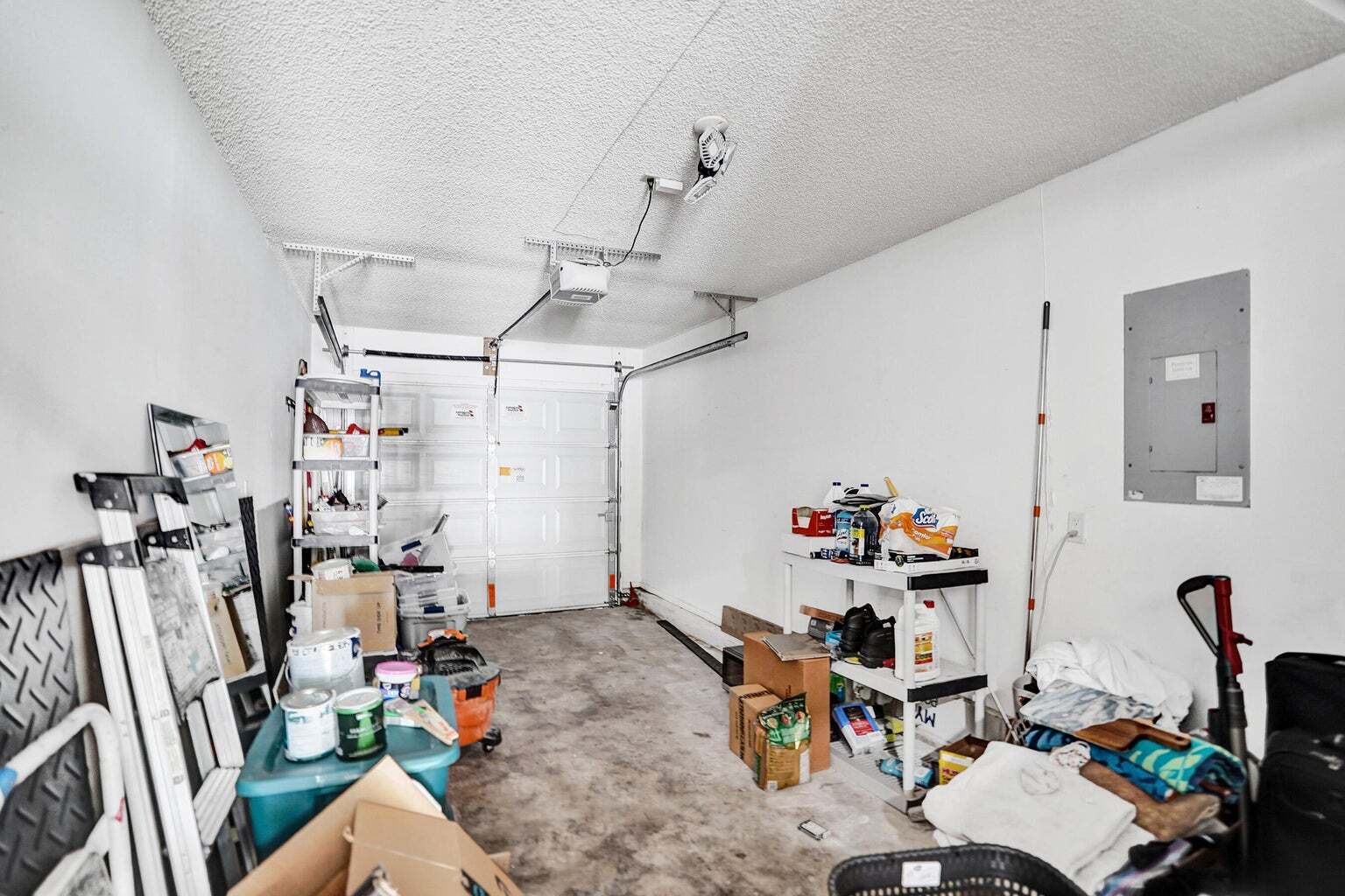 Building Photo - 8467 Dynasty Dr