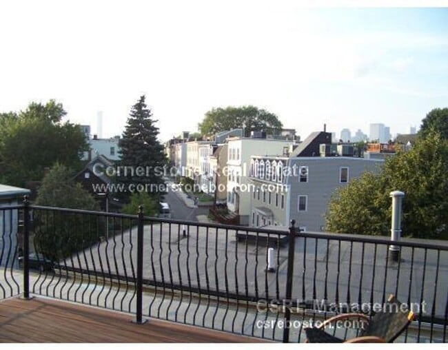 Building Photo - Large 2 bed in Southie