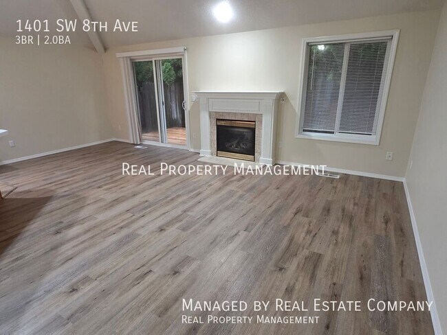 Building Photo - 1401 SW 8th Ave