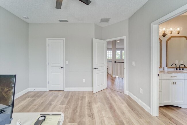 Building Photo - 5225 Brighton Shore Dr
