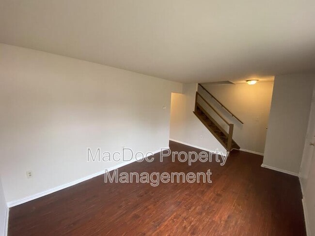 Building Photo - 928 Bellows Ave