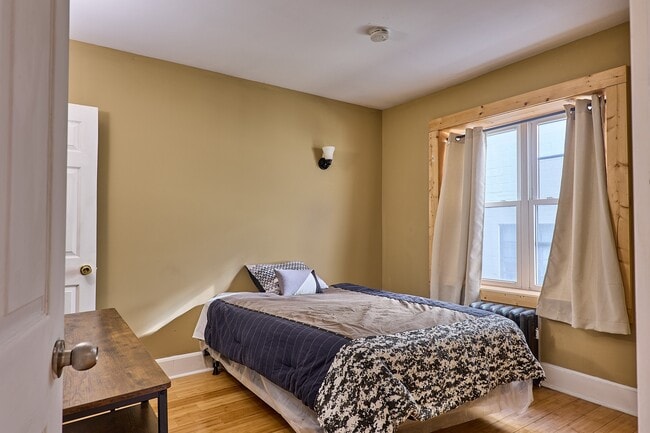 Building Photo - 198 Court St