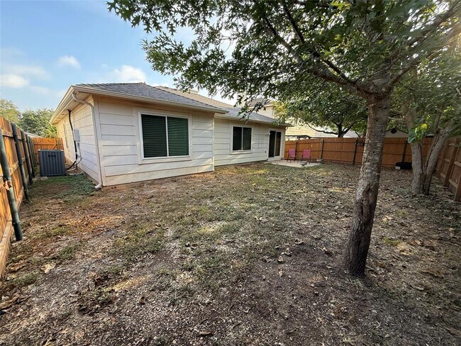 Building Photo - 2125 Kaiser Dr