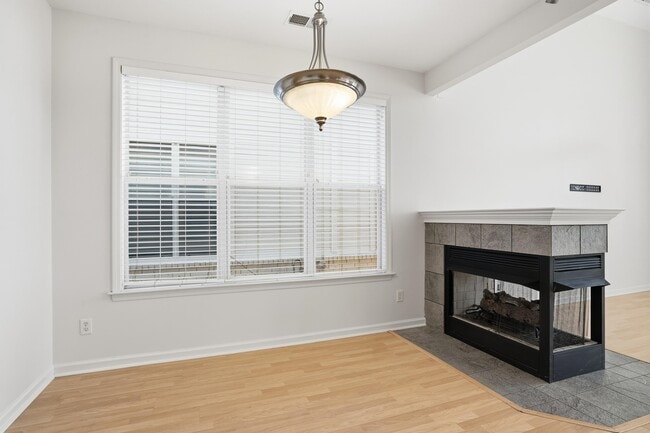 Building Photo - 1198 Island Pl E