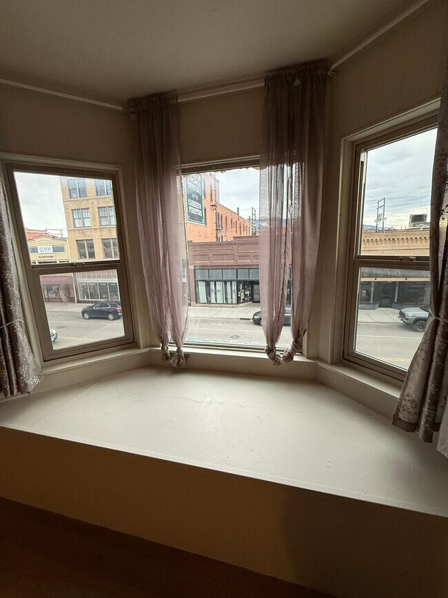 Building Photo - Vogue Building