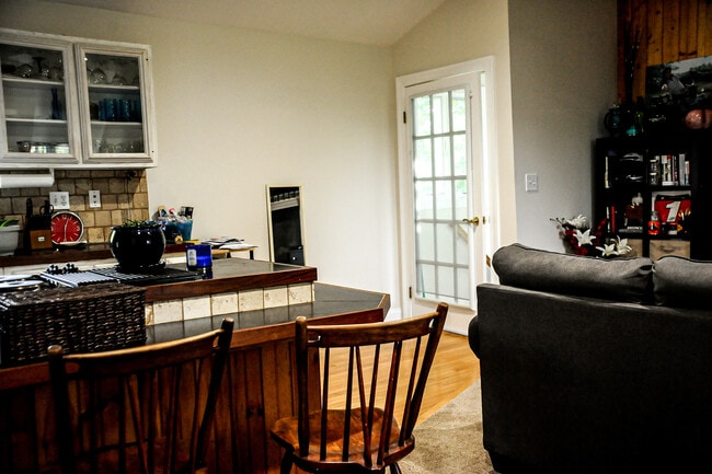 Building Photo - 4 Matisse Dr