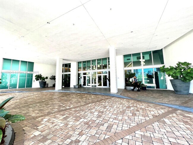 Building Photo - 350 S Miami Ave