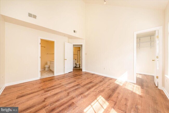 Building Photo - 12121 Amber Ridge Cir