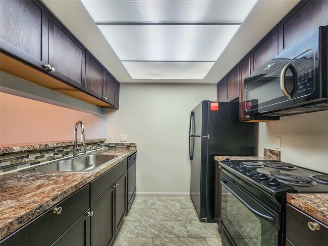 Building Photo - 2820 S Bartell Dr