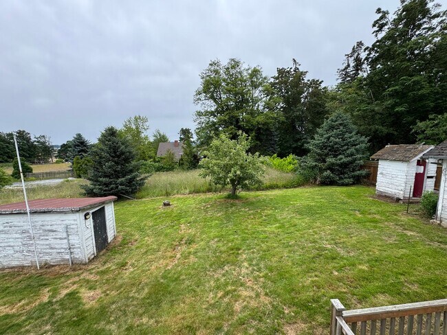 Building Photo - Country Living - 2 Bedroom 1 Bathroom