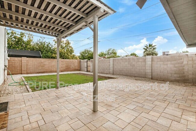 Building Photo - 2201 E Montecito Ave