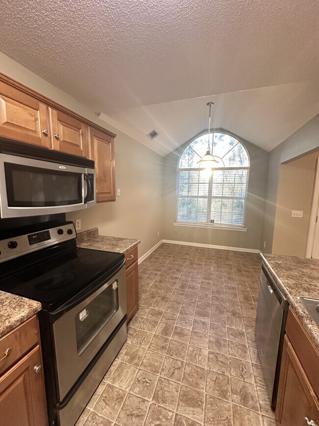 Building Photo - 12 Bass Rock Ct