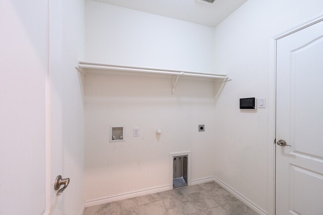 Building Photo - 2701 Webb Ave