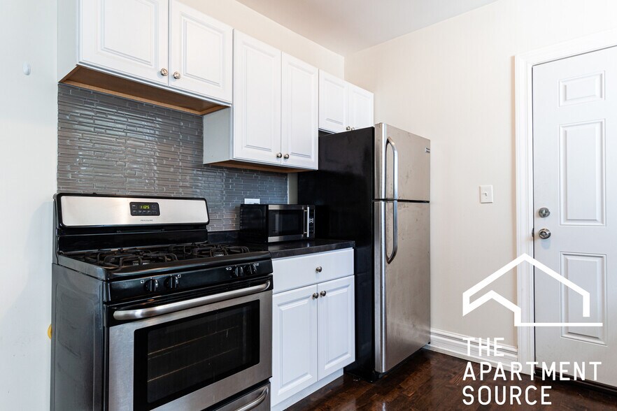 Building Photo - 2133 W Giddings St