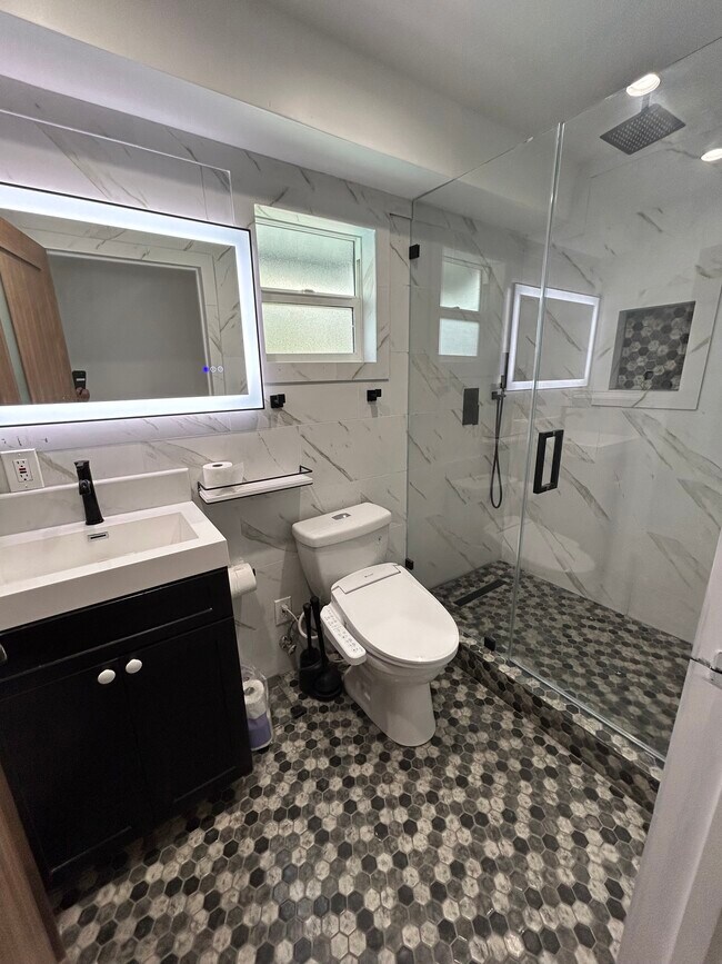 Building Photo - 1858 W 83rd St