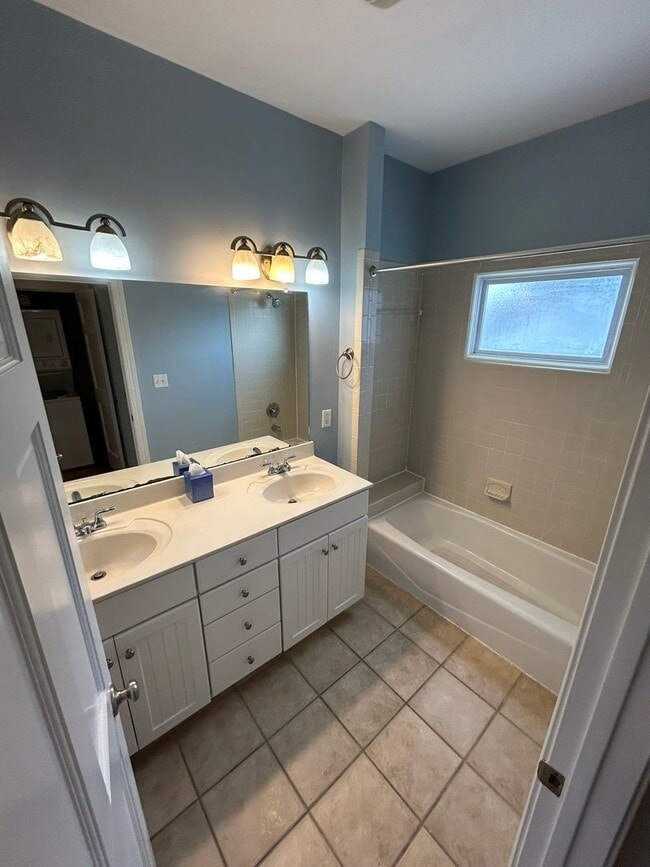 Building Photo - 3 Bedroom/2 Bath in Downtown Savannah, GA