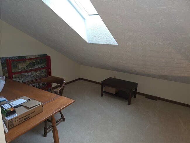 Building Photo - 26 Treetop Dr