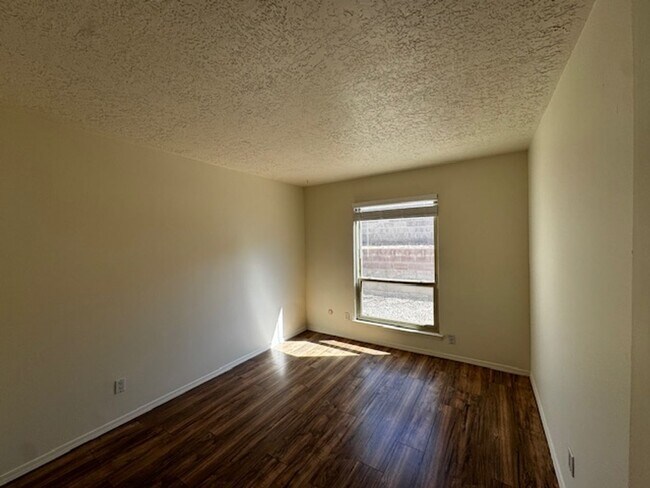 Building Photo - 12244 Menaul Blvd NE