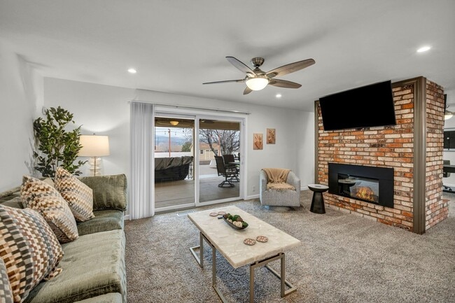 Building Photo - FULLY FURNISHED MOUNTAIN VIEW RETREAT with HOT TUB, RV PARKING & NO HOA