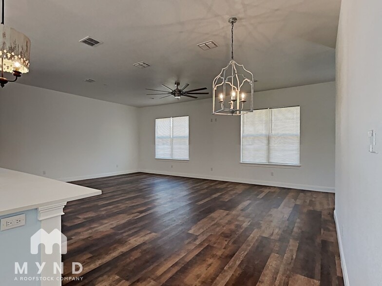 Building Photo - 1206 Comanche Cove Dr