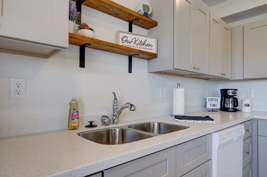 Building Photo - 5242 Fallon St