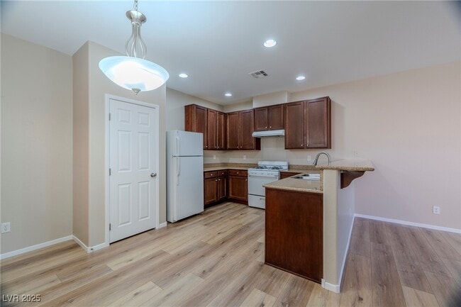 Building Photo - 7718 Ornamento Way