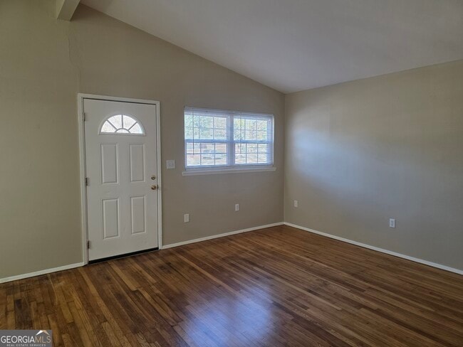 Building Photo - 407 W 9th St