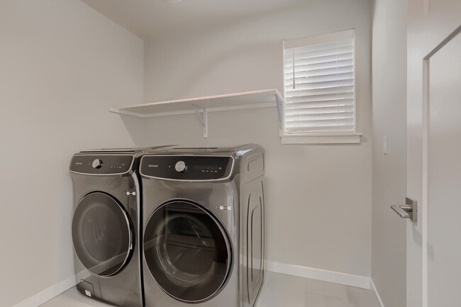 Building Photo - 8516 SW Hamilton Ter