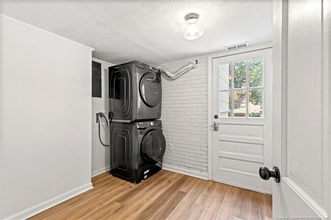 Building Photo - 2710 Fordham Dr