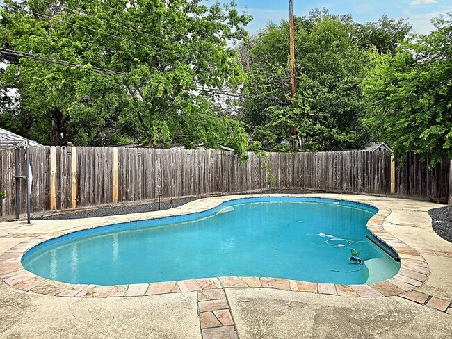 Building Photo - 4414 Gardendale Dr