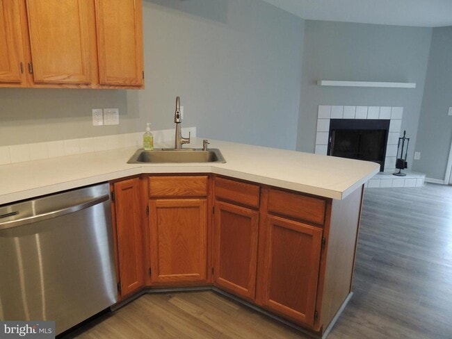 Building Photo - 404 Pinebrooke Cir