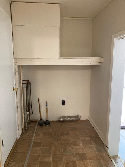 Building Photo - 1275 Carlton Acres W