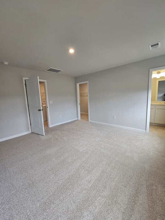 Building Photo - 136 Randwick Ln