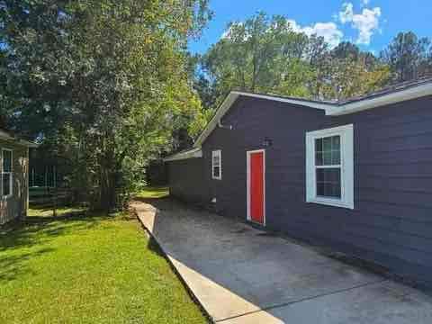 Building Photo - 2665 Faure Dr S
