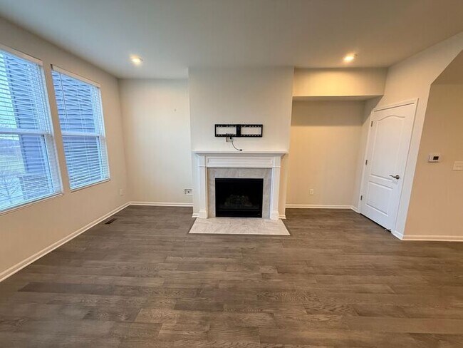 Building Photo - Lake Orion Townhome for Rent – 3 Bed, 2.1 Bath | 1,858 Sq Ft | $3,000/month