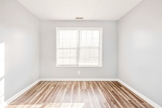 Building Photo - Up to Date Condo